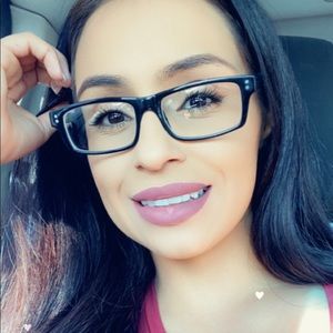 Meet your Posher, Madalaine